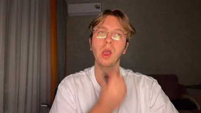 kiopiggy online show from November 30, 10:03 pm