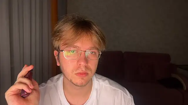 kiopiggy online show from December 2, 7:53 pm