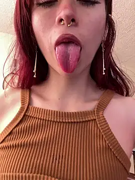 Snapshot of SuzzyyM chatting on March 27, 6:40 pm SuzzyyM online show from March 27, 6:40 pm