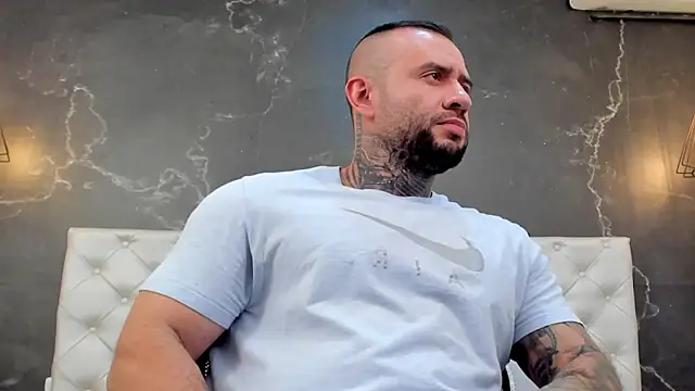 BruceDallas online show from December 15, 1:46 am