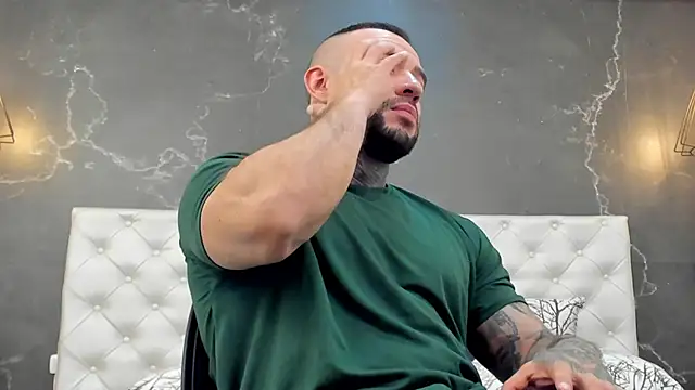 BruceDallas online show from December 17, 11:59 pm