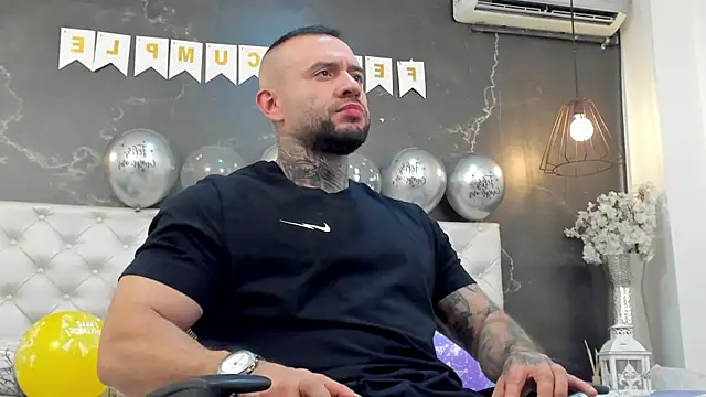 BruceDallas online show from December 19, 3:07 am