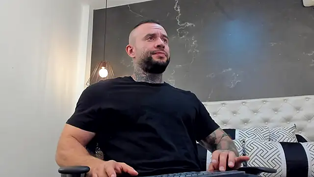 BruceDallas online show from January 3, 1:48 am