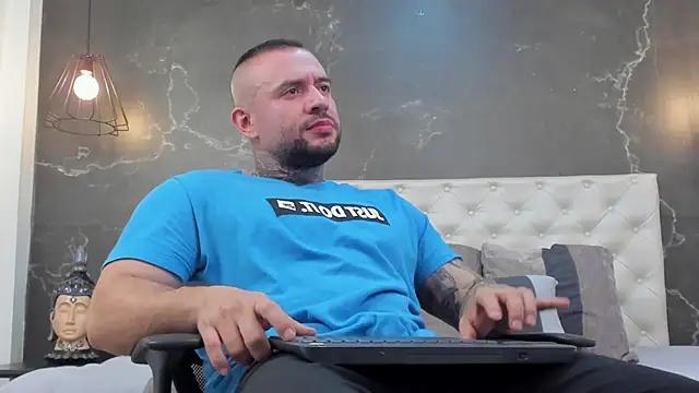 BruceDallas online show from January 16, 3:45 am