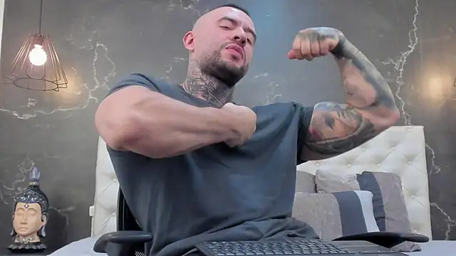 BruceDallas online show from January 19, 2:15 am