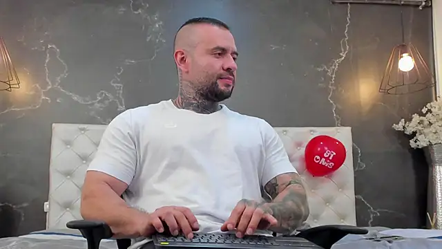 BruceDallas online show from February 15, 2:37 am