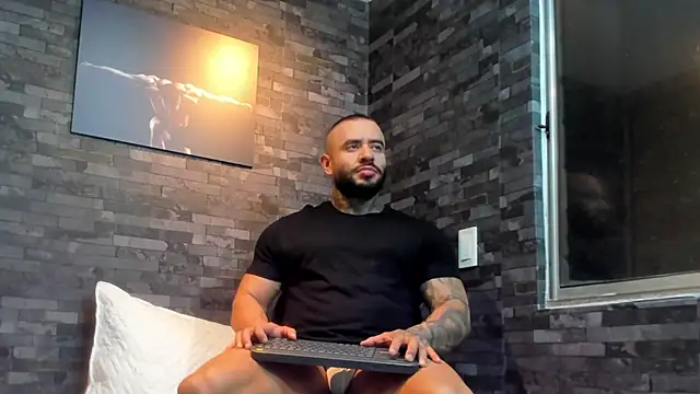 BruceDallas online show from December 2, 12:05 am