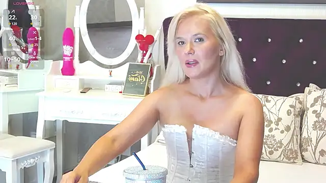 LilyFord online show from July 21, 7:27 pm