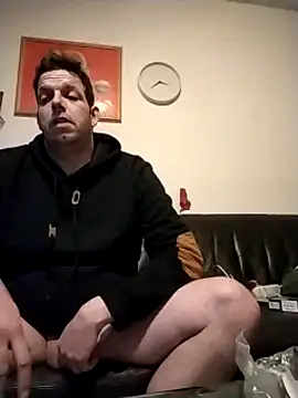 Knuffelstaaf123 online show from January 5, 9:47 pm