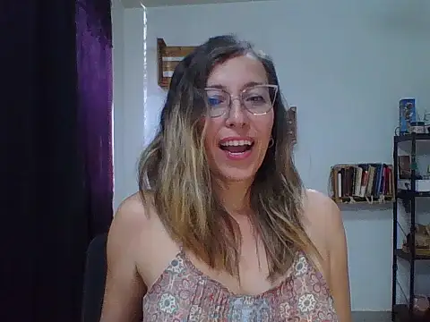 Snapshot of charlott_ponce chatting on October 26, 4:35 pm charlott ponce online show from October 26, 4:35 pm