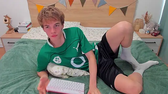 Snapshot of Fandi_777 chatting on September 25, 8:40 am Fandi 777 online show from September 25, 8:40 am