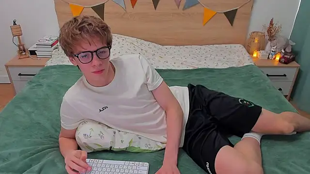 Snapshot of Fandi_777 chatting on September 30, 6:40 am Fandi 777 online show from September 30, 6:40 am