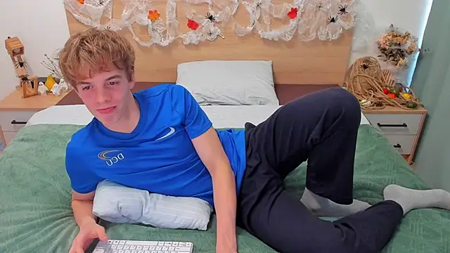 Snapshot of Fandi_777 chatting on October 11, 9:41 am Fandi 777 online show from October 11, 9:41 am