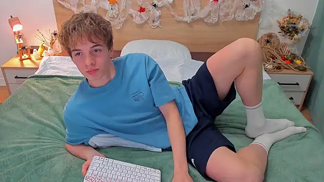 Snapshot of Fandi_777 chatting on October 20, 6:58 am Fandi 777 online show from October 20, 6:58 am