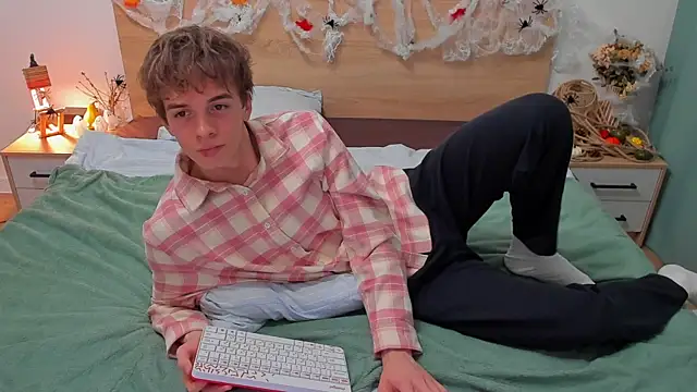 Snapshot of Fandi_777 chatting on October 22, 7:41 am Fandi 777 online show from October 22, 7:41 am