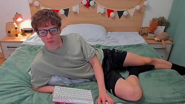 Snapshot of Fandi_777 chatting on November 9, 6:12 am Fandi 777 online show from November 9, 6:12 am