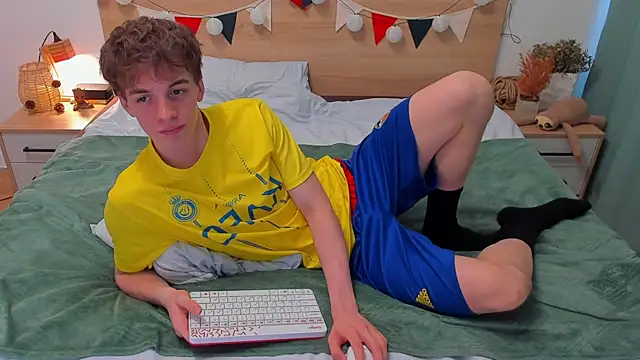 Snapshot of Fandi_777 chatting on November 19, 9:09 am Fandi 777 online show from November 19, 9:09 am