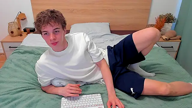 Snapshot of Fandi_777 chatting on December 2, 8:30 am Fandi 777 online show from December 2, 8:30 am