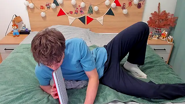 Snapshot of Fandi_777 chatting on December 15, 3:38 pm Fandi 777 online show from December 15, 3:38 pm