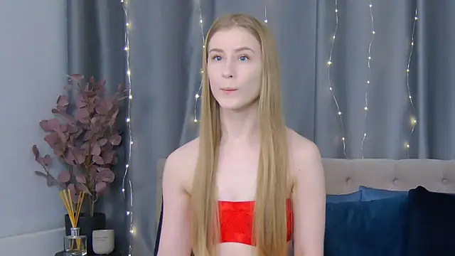 VioletiSwone online show from January 17, 3:00 pm