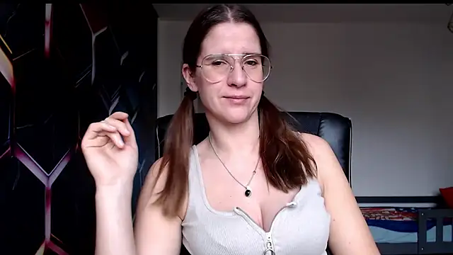 Snapshot of KayaRose chatting on December 11, 8:15 am KayaRose online show from December 11, 8:15 am