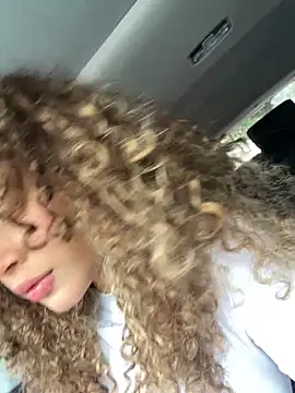 Snapshot of Lianh_Benett chatting on February 20, 2:39 pm Lianh Benett online show from February 20, 2:39 pm