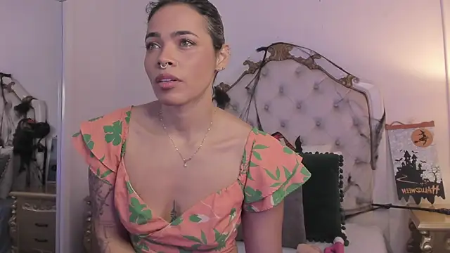 Snapshot of lexa_25_ chatting on October 30, 12:28 pm lexa 25 online show from October 30, 12:28 pm