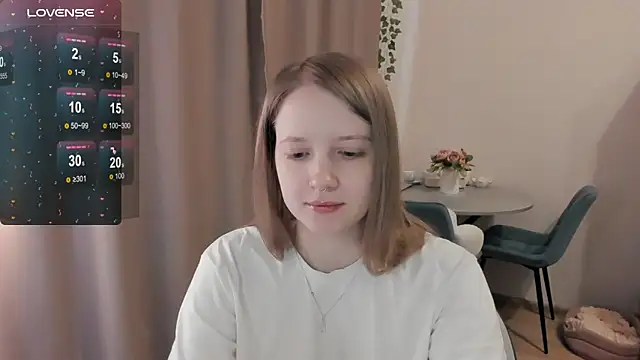 Snapshot of Alyaley chatting on April 1, 10:27 am Alyaley online show from April 1, 10:27 am