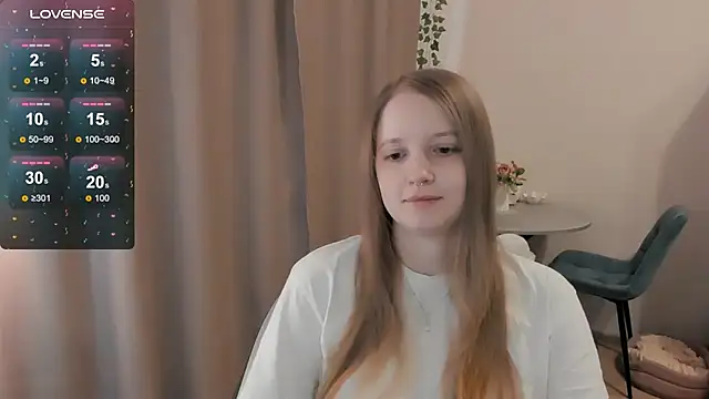 Snapshot of Alyaley chatting on April 2, 11:30 am Alyaley online show from April 2, 11:30 am