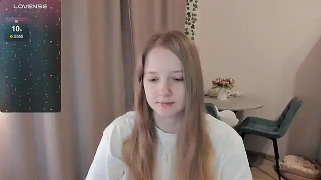 Snapshot of Alyaley chatting on April 16, 12:11 am Alyaley online show from April 16, 12:11 am