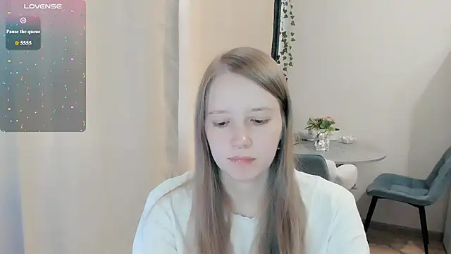 Snapshot of Alyaley chatting on July 27, 7:59 am Alyaley online show from July 27, 7:59 am