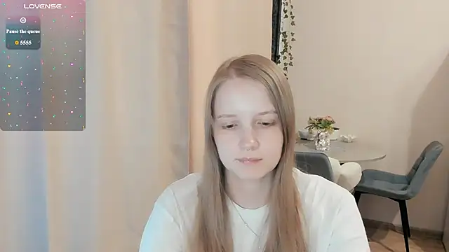 Snapshot of Alyaley chatting on July 28, 3:21 pm Alyaley online show from July 28, 3:21 pm