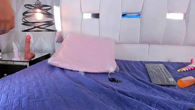 RileyThompson1 online show from March 15, 9:19 am