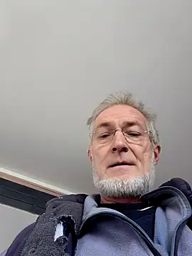 Snapshot of 60philippe chatting on February 7, 9:24 am 60philippe online show from February 7, 9:24 am