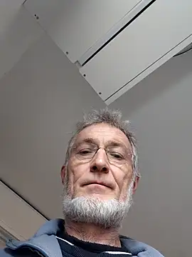 Snapshot of 60philippe chatting on February 19, 10:11 am 60philippe online show from February 19, 10:11 am