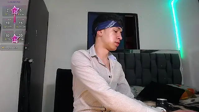 Mr daren  online show from March 22, 7:09 pm