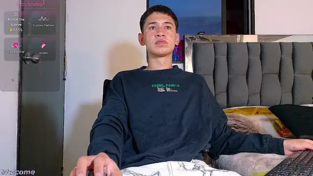 Snapshot of Mr_daren_ chatting on February 14, 6:04 pm Mr daren online show from February 14, 6:04 pm