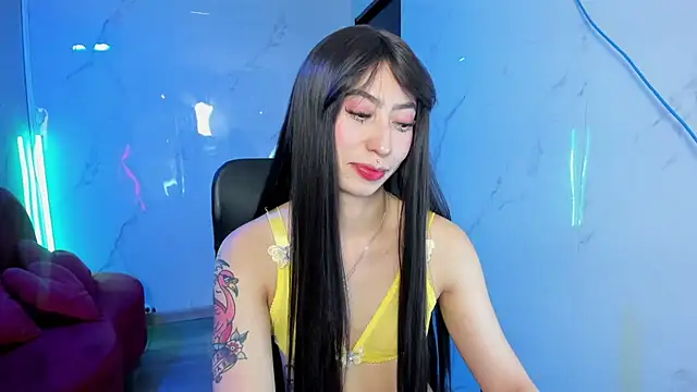 LilithCooperr  online show from June 26, 3:33 am