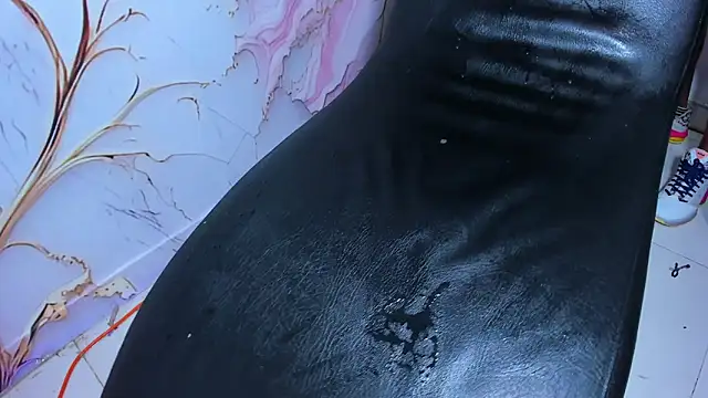 wild demongirl online show from December 14, 5:29 am