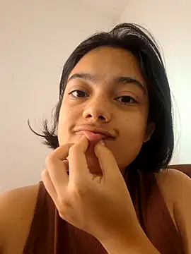 Snapshot of littlemelii chatting on February 7, 1:59 pm littlemelii online show from February 7, 1:59 pm