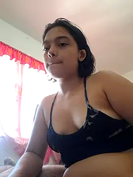 Snapshot of littlemelii chatting on February 19, 6:37 pm littlemelii online show from February 19, 6:37 pm