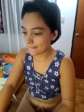 littlemelii online show from April 20, 7:04 pm