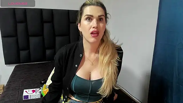 Snapshot of Aurora_doll23 chatting on March 6, 8:16 pm Aurora doll23 online show from March 6, 8:16 pm