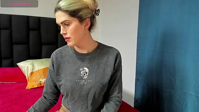 Snapshot of Aurora_doll23 chatting on March 18, 6:48 pm Aurora doll23 online show from March 18, 6:48 pm