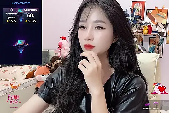 Snapshot of _LLisa_ chatting on January 6, 9:00 pm LLisa online show from January 6, 9:00 pm