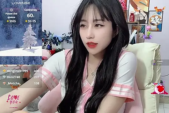 Snapshot of _LLisa_ chatting on February 15, 8:01 pm LLisa online show from February 15, 8:01 pm