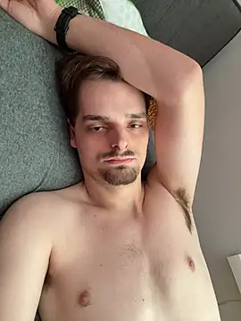 Snapshot of radoslavsumanofficial chatting on April 3, 8:12 am radoslavsumanofficial online show from April 3, 8:12 am