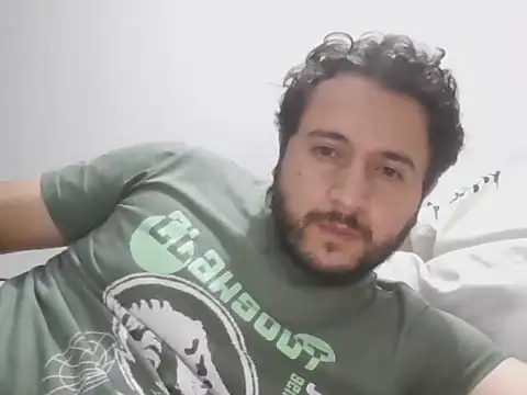 Snapshot of CrisFdo chatting on April 11, 1:10 am CrisFdo online show from April 11, 1:10 am