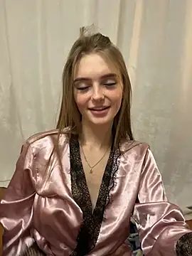 lovelly molly online show from February 5, 8:35 pm