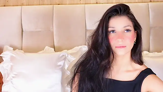 KiraKayleigh1 online show from June 12, 1:37 am
